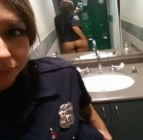 Милаха такая)) с попочкой.