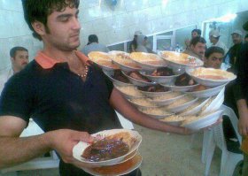 Главное, чтобы пальцы в суп не совал :)
И анекдот в тему:
Мужик в ресторане заказал суп. Приходт официант держит за край тарелку,при этом большой палец в супе.
Мужик:Слышь,у тебя палец в моём супе.
Официант:Я знаю,просто у меня на пальце чирей а доктор сказал его всё время держать в тепле.
Мужик:Так ты-бы в жопе держал.
Официант:А я так и делаю когда нет посетителей.