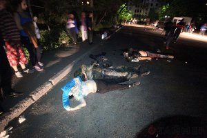 Это Одесса.Самое "слабое"фото. Еще повесить? Покровавее? Нет ниодного города в России,где было бы такое от тех,кого вчера считали своими! Одессе не отмыться никогда от этой крови!Никогда!Автор иди освободи Одессу от уё"ков,которые сотворили это! А пока этого не сделал -Вали отсюда! Газа по-любому на халяву не получите!