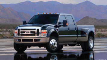Наверно Ford F-150 а может и GMC Sierra 3500HD (есть ещё похожие а/м любят они такие машины)