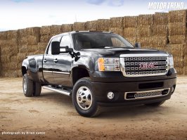 Наверно Ford F-150 а может и GMC Sierra 3500HD (есть ещё похожие а/м любят они такие машины)
