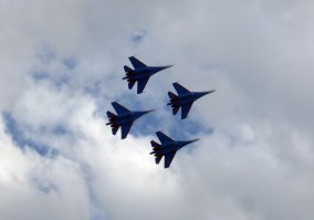 В прошлом году нашему УУАЗ было 75 лет. На празднике было примерно 50000 человек. Выступала пилотажная группа "Стрижи".