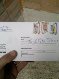 Эта обгоревшая до неузнаваемости девочка, просто хочет получить много открыток на Рождество