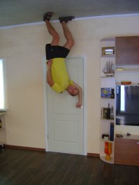 На фото, где парень в унитаз "как-бы" ныряет, риска 0%. Я так тоже могу.