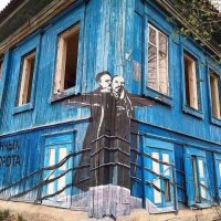 М.Горький просыпается с Лениным в палатке. Ленин целует Горького и говорит: кто ж тебя горьким-то назвал, сладкий ты мой?