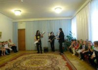 В "Камеди" был номер "Раммштайн в детсаду" :)