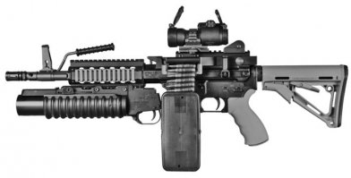 ручной пулемет Ares "Shrike" с комбинированной системой питания, заряженный стандартным коробчатым магазином с 338 Калибром!!!!!!!  если такая пуля в лоб прилетит то шишка с кулак будет!;)