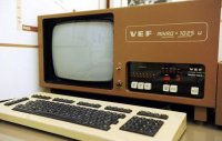 Доводилось работать на таком. Собственно, на ВЭФе и работал...
Вы не поверите! Он железный. Сварной. И клавиатура тоже железная. С теми же самыми отстойными телефонными кнопками :) Монитор - обычный телевизионный кинескоп. Черно-белый. Процессор - 8080 (точнее, советский клон - К580ВМ80) Памяти то ли 32 то ли 64 кБ. Дисковая память - отдельный ящик (железный) - два дискетных привода - восемь или пять (это уже круто!) дюймов. Односторонние. Операционка - как правило, CP/M.
На базе этого компа (точнее, наверно, наоборот) на самом ВЭФе работали робототехнологические линии, линии в столовке и терминалы заказа там же (заводские пропуска являлись также эдакой кредитной карточкой. Удобно) Для роботов там же, на вэфе придумали (или где-то спиратили, но я больше о нем нигде не слышал) прикольный многопроцессный язык программирования, позвоолявший одновременно и независимо работать с десятком роботов и их датчиков... И всё это на 64 килобайтах памяти...