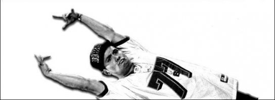 помню давно было, лет 15 назад (и только сейчас вспомнил), записался к врачу в детской поликлинике за 2 недели, пришел, вижу очередь из мамаш, будучи скромным спросил кто последний и сел ждать (до назначенного времени еще минут 20), а время приема было сразу после обеда и новые тетки все подваливают и подваливают, в наглую лезут вперед меня со своей малышней со словами "занимали раньше" ...и тут выходит медсестра и называет мою фамилию по записи...это была походка короля, нет Властелина вселенной сквозь злобные взгляды плебеев да сученьки, это моя фамилия, хотелось сказать им)))