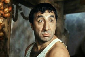 На роль Василия Алибабаевича планировался Фрунзик Мкртчян.
Не срослось...А жаль.