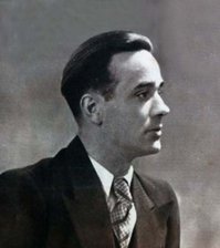 Эжен Вейдман
Eugen Weidmann
День рождения: 05.09.1908 года
Возраст: 30 лет
Место рождения: Франкфурт-на-Майне, Германия
Дата смерти: 17.06.1939 года
Место смерти: Версаль, Франция

Биография
Эжен Вейдман — последний человек, которого во Франции казнили публично. После этого казни гильотиной, уже конфиденциально, продолжались до 10 сентября 1977 года. В тот день Хамида Джандуби (Hamida Djandoubi) стал последним казненным посредством гильотины.

Эжен Вейдман родился 5 сентября 1908 года во Франкфурте-на-Майне, в Германии (Frankfurt am Main, Germany), в семье бизнесмена (отец его занимался экспортным бизнесом). Здесь же мальчик пошел в школу. Когда по стране прокатились первые вспышки Первой мировой войны, Эжена отправили к бабушке с дедушкой. Тогда же маленький Эжен начал совершать свои первые кражи, но поймали с поличным его только в 20-е годы — за грабеж он отсидел пять лет в тюрьме Saarbrücken. Там он свел дружбу с двумя типами, Роже Мильоном (Roger Million) и Жаном Бланком (Jean Blanc), которые позже станут его сообщниками в совершаемых преступлениях. Выйдя из тюрьмы, они решили держаться вместе и грабить богатых туристов, посещающих Францию. Задавшись этой целью, они переселились во Францию, где Вейдман взял в аренду одну из вилл в Сен-Клу (Saint-Cloud), недалеко от Парижа (Paris).
Первая попытка похищения человека закончилась неудачей, потому что жертва слишком сильно сопротивлялась, вынудив преступников отпустить ее. Тем не менее, упорная троица не сдавалась, и в июле 1937 года они совершили вторую попытку. Случилось так, что Вейдман познакомился с 22-летней Джин де Ковен (Jean De Koven), танцовщицей из Нью-Йорка, приехавшей в Париж навестить свою тетю. Впечатленная высоким и красивым немцем, Де Ковен писала другу в Нью-Йорк: 'Я только что встретила одного очаровательного, высокоинтеллектуального немца, который представился мне как Зигфрид. Возможно, я получу новую роль, кто знает? Я собираюсь навестить его завтра в очень красивом месте - на его вилле, расположенной около знаменитого особняка, подаренного Наполеоном Жозефине'.
Встретившись, они много курили и 'Зигфрид' предложил девушке стакан молока, в котором был наркотик. Джин фотографировала спутника своей новой камерой, которую позже найдут возле ее тела и уже готовые снимки представят убийце. В этот же день Вейдман задушил свою новую знакомую и закопал в подвале арендованной им виллы. Сделав вид, что девушка похищена, Эжен со своими подельниками послал письмо Сакхейму (Sackheim) — дяде де Ковен, с требованием предоставить им 500 долларов за возвращение племянницы. Чуть позже во Францию прибыл брат Джин Генри и объявил награду в 10 тысяч франков тому, кто сможет дать информацию об исчезновении его сестры. Однако, все его попытки были тщетны, потому что девушка уже была мертва.
Следующей жертвой Вейдмана стал шофер по имени Жозеф Куффи (Joseph Couffy), которого он нанял для поездки во Французскую Ривьеру (French Riviera). Когда машина, проехав Тур (Tours), направилась через лес, Эжен попросил остановиться и выстрелил шоферу в затылок, после чего забрал у Куффи 2500 франков и автомобиль. Новое убийство не заставило себя ждать, и уже 3 сентября Вейдман на пару с Мильоном завезли в лес Жанин Келлер (Janine Keller), работавшую персональной медсестрой, и в одной из пещер леса Фонтенбло (Forest of Fontainebleau) Вейдман приставил ей к голове револьвер. Как и Жозеф Куффи, она получила пулю в затылок, предварительно лишившись 1400 франков и бриллиантового кольца.
16 октября преступники вновь заявили о себе. В этот день Мильон и Вейдман назначили встречу с театральным продюсером Роже Леблондом (Ro

ger LeBlond), пообещав вложить крупную сумму в одно из его сценических шоу. Вместо этого у Роже забрали бумажник, в котором оказалось 5 тысяч франков и Вейдман прикончил свою очередную жертву, как и двух предыдущих.
Грабя и убивая, Вейдман уже просто не мог остановиться, и 22 ноября он вновь совершил преступление, ограбив и убив молодого немца Фрица Фроммера (Fritz Frommer), которого встретил еще в тюрьме. Фриц отбывал наказание за свои антифашистские убеждения. Его тело Вейдман закопал в подвале виллы в Сен-Клу, там же, где и Джин де Ковен. Пять дней спустя Эжен совершил еще одно убийство, на этот раз последнее. Его жертвой стал Рэймон Лезобре (Raymond Lesobre), агент по операциям с недвижимостью. Его Вейдман застрелил в то время, когда Лезобре осматривал дом в Сен-Клу, якобы для продажи. Убийство принесло Вейдману прибыль в пять тысяч франков.
Офицеры по борьбе с преступностью из главного управления национальной безопасности во главе с молодым инспектором следили за Вейдманом с того момента, как последний оставил свою визитку в офисе Лезобре, и выяснили, где Эжен живет. Уже подходя к вилле, Вейдман почуял неладное — он увидел двух полицейских, ожидающих его. Изображая радушие и вежливо предложив им войти в дом, Эжен развернулся и трижды выстрелил. Раненые офицеры оказались безоружны и из последних сил повалили Вейдмана на землю. По счастью поблизости валялся молоток, которым они и воспользовались, после чего убийца потерял сознание и был доставлен в тюрьму.
Как заключенный, Вейдман оказался очень сговорчивым, признался во всех совершенных им преступлениях, но лишь об одном убийстве он сожалел — об убийстве танцовщицы де Ковен. Очевидцы рассказывали, что со слезами на глазах он произнес: 'Она была такой нежной и доверчивой... Когда я потянулся к ее шее, она просто обмякла, как кукла'.
Вскоре Мильон, его любовница Коллетт Трико (Collette Tricot), которая также была замешана в их делах, и Бланк оказались за решеткой. Суд по делу об убийствах состоялся в марте 1939 года в Версале и был самым громким процессом за последние 18 лет после дела Генри Дезире Ландрю (Henri Désiré Landru), убийцы по прозвищу 'Синяя Борода'.
Вейдман и Мильон получили по приговору суда высшую меру, в то время как Бланк получил всего 20 месяцев тюрьмы, а любовница Мильона была оправдана.
17 июня 1939 года в Версале состоялась казнь Эжена Вейдмана. Проводивший казнь палач, Жюль Анри Дефурно (Jules-Henri Desfourneaux) по неизвестным причинам настаивал, чтобы время казни назначили по Гринвичу. Просьбу его удовлетворили, и в результате, вопреки правилам, казнь состоялась днем, что привлекло множество зевак. Их поведение было настолько неадекватным, что правительство решило раз и навсегда отказаться от публичных казней. Перед казнью на площади Вейдман устроил целое представление, истерически вымаливая у Бога прощение. Ему отсекли голову на глазах у толпы.
Эту последнюю публичную казнь засняли на пленку из дома, смежного с тюрьмой, из одной частной квартиры, окна которой выходили на площадь.
Роже Мильон еще год провел в тюрьме в ожидании казни, но был помилован президентом и смертную казнь ему заменили на пожизненное заключение.
Автор: Ольга Дунчик