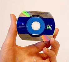 С фига он должен трещать? Этот диск читается как 8см. Они какой только формы ни бывают, главное сбалансированные должны быть. Подпись к посту вранье! Но сам диск прикольный :)