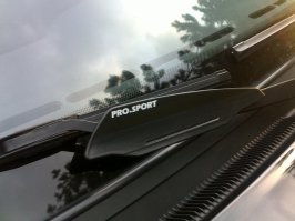 4. дворники подымаются от потока воздуха)))