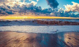 и что??? я в Сочи такие же закаты фоткаю )))))