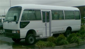 Хаммер в техническом плане по сравнению с ним, самоходная телега:) У Toyota торсионная подвеска усиленная сзади пружинами, колёсные редукторы, 4 управляемых колеса итд. И ещё на его базе автобусик запилили полноприводный.