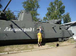 ого, бронепоезд покрасили? -) летом он еще серый был