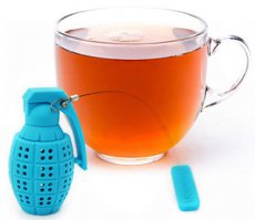 Купил себе такое... На российские рубли, где-то 170-180 рублей... Доволен, как слон... Одна фигня: народ, как нормально отмывать эту силиконовую хрень???