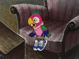 Питон пообедал экзотическим блюдом - королевским попугаем