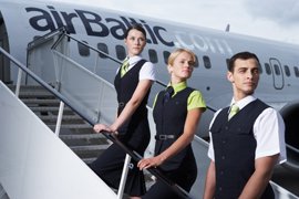 Наших девушек с airBaltic только сейчас увидел. Последнее время чаще поездом. Не до полётов сейчас. Кстати airBaltic вошла в список авиакомпаний с самой стильной в мире униформой экипажей, составленный ведущим японским журналом о стиле жизни и моде Ginza.