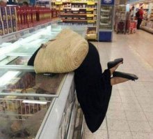 они вынуждены были!!! так расположиться.