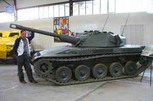 вот на случай апокалипсиса 
это amx elc bis - елка
шустрый легкий танк, а из пушки можно по конкурентам пострелять, для зомбаков - гусеницы