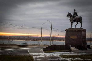Рокоссовский наблюдает рассвет над Волгоградом