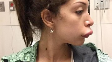 Похожа на Лилу из Футурамы))