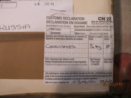Сам был удивлен, по нашим законам отправлять нельзя, а у них прям на описи которая приклеена на конверт написано "шоколад"