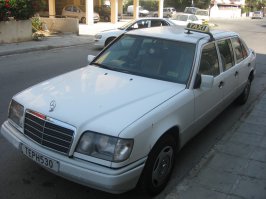 На кипре все такси выглядит примерно так: мерсы лимузины, иногда попадается вольво.