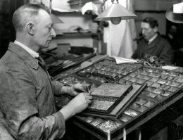 Наборщик в типографии.