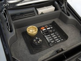 Если этой желтой паипенью без ударного гайковерта закрыть центральную ступичную гайку при замене колеса после прокола, то ехать я не советую.