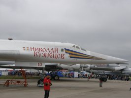 18 декабря 1981 года, первый опытный самолет Ту-160 поднялся в воздух  