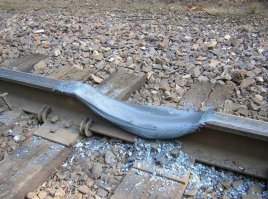 Вполне штатная ситуация при трогании состава. Другое дело, если поезд буксует на месте, тогда последствия могут быть серьезными...