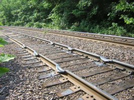 Вполне штатная ситуация при трогании состава. Другое дело, если поезд буксует на месте, тогда последствия могут быть серьезными...