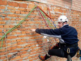 По промальпфоруму искренне считаю модеров мудачьём. Особенно клоуна из Краснодара альпиниста с стаж 1979 года. Учил как кондеи ставить. Придурок. Ни одного кондея не смонтировал и туда же учить