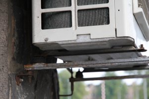Когда у кондёрщиков нет высокой лестницы