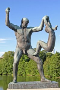 Парк скульптур Вигеланда - Норвегия, Осло.
Все голые, абсолютно все.