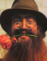 Не 72ой, а 65ый. Сцена в старческом гриме из фильма Help! Битлз спасаются от религиозных фанатиков. Они там все так загримированы.