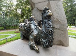 Судя по потертостям у этих ребят жизнь богаче.