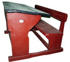 Эхх, помнится... Когда парты были деревянные, в них дырки под чернильницы, а косы были, просто были.
Перед концом урока сзади опускают косу в эту дырку, а изнутри, в ящике "под портфель", в косу пропускают карандаш...
А потом звонок, все вскакивают, АААААА! И ведь не дотянешься этот карандаш вынуть.
Романтика...