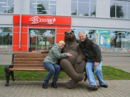 Добрые памятники. Побольше бы таких. Посылаю нашего кота Семёна из Мурманска.