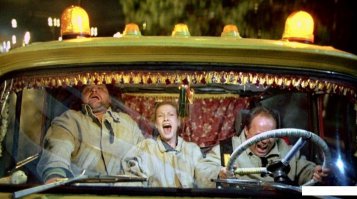 Не броневик,конечно:)Но все помнят(кто смотрел "Н/Д Дозор"),какие кульбиты вытворял "ЗиЛан"