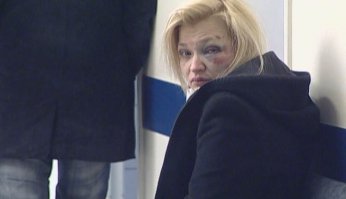 Похмельный макияж

Японцы продолжают удивлять весь мир. Именно такое лицо со смазанной, неаккуратной косметикой и покрасневшими глазами сейчас на пике популярности в Стране восходящего солнца....
ДЕЛАЛА ТАКОЙ МАКИЯЖ ДО ТОГО КАК ЭТО СТАЛО МЕЙНСТРИМОМ)))))