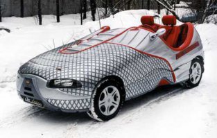 Видел эту машинку в живую, на открытии магазина Reedok. Тягач Мерседес этот видел на М4 только с прицепом фургоном