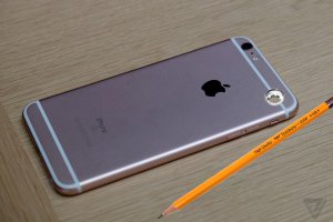 Насчет кассеты и карандаша... Такой концепт пользовался бы большой популярностью - со встроенным генератором, для продления работы смартфона: