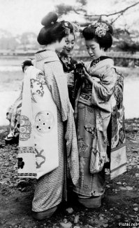 - мне какую-то хернюшку подарил..
- дура! этаж айфон!