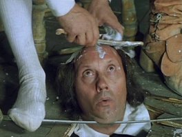 Вот ведь гады - я не поверил-бы в особо дорогой товар, а это так, ширпотреб за 70-80 долларов. Максимум 150 если отличное состояние.
Вот мой сын верит в Деда Мороза, и его этот парень еще ни разу не подвел. Почему мне нельзя было поверить? Я никогда не слышал про такой вид развода. ... и стройка рядом, и выглядел МОЙ Дед Мороз соотвествующе.