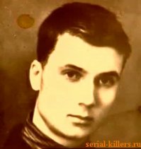 Вот юношеская фотография маньячины