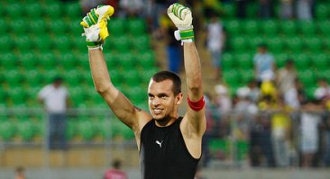 И татуировка стерлась!:D

На самом деле уж больно Гильерме напомнил, особенно после словес про Халка.