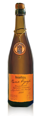 Давайте посчитаем: 450 депутатов по 5000 рублей=2250000 рублей.
Крымское шампанское:от 1000 до 7000 за бутылку. По 200 грамм на брата, то по максимуму на шампунь ушло 900000 рубликов, зал они не снимали (экономия акуительная) и бухали в стенах госучереждения, за такие косяки другие категории граждан лишаются должностей и получают штрафы. Ну  и на остатки -1350000 рублей накупили бананов и тарталеток (клубника к шампанскому-от 1500 за кг, на всех 67500 рубликов ( по 100 грамм), бананчики: килограмм 30 на всех по 300 р/кг=27000 рублей. Ну и ничего и не осталось....жалко депутатов...но что поделаешь,кризис он у всех!